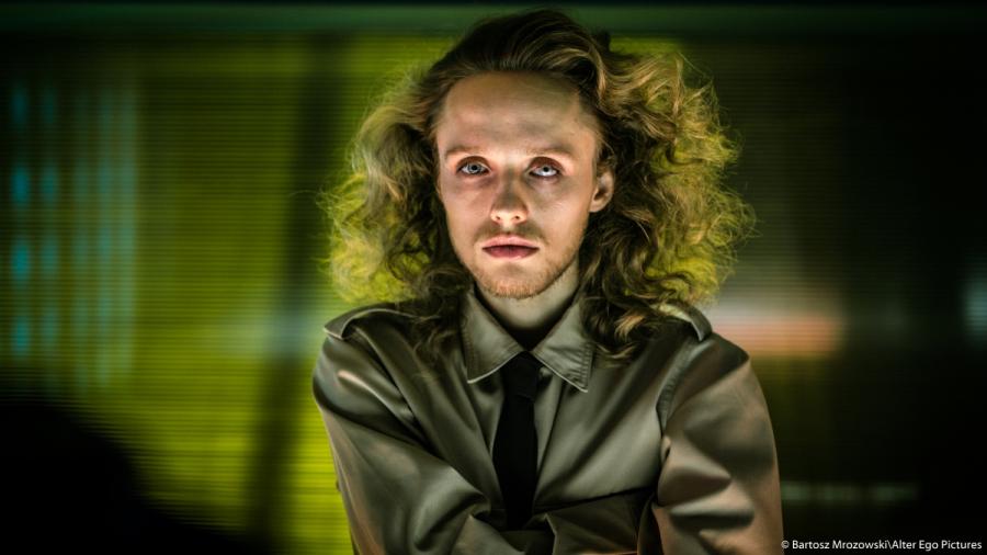 Bartosz Bielenia w filmie "Człowiek z magicznym pudełkiem"; fot. Bartosz Mrozowski/Alter Ego Pictures
