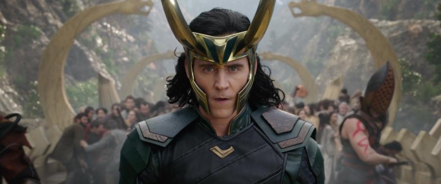Tom Hiddleston w filmie "Thor: Ragnarok". Polska premiera 25 października 2017 roku