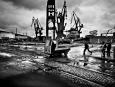 • Fotoreportaż - II miejsce w kategorii WYDARZENIA
Autor: Filip Ćwik, Napo Images, „Newsweek Polska”
Stocznie w Gdańsku, Gdyni i Szczecinie. Polski przemysł stoczniowy pogrążony jest w głębokim kryzysie. W 2008 roku Komisja Europejska uznała za nielegalną pomoc finansową, której polski rząd udzielił stoczniom w Gdyni i Szczecinie. Komisja dała polskiemu rządowi czas do czerwca 2009 roku na sprzedaż majątku obu zakładów. Pracę straci ponad 9 tysięcy osób. Stocznia w Gdańsku walczy o przetrwanie.
18 lipca 2008 – 12 lutego 2009