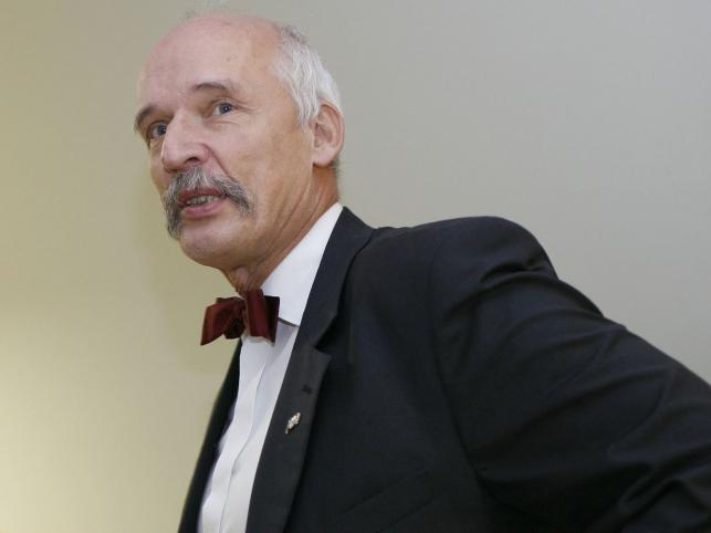 Korwin-Mikke: Nakaz zapięcia pasów to faszyzm