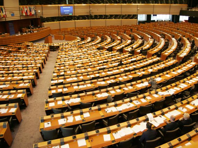 Lojalność w PiS. Za pieniądze