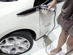 Opel rozpoczął w Polsce przyjmowanie rezerwacji na model ampera