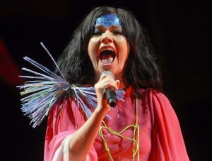 Björk przerywa milczenie