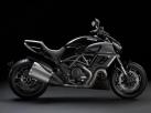 Motocykl z piekła rodem zakłada diabelskie opony