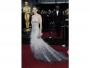Zachwycająca Hillary Swank w Gucci Premiere. To jedna z najlepszych kreacji z tegorocznych Oscarów