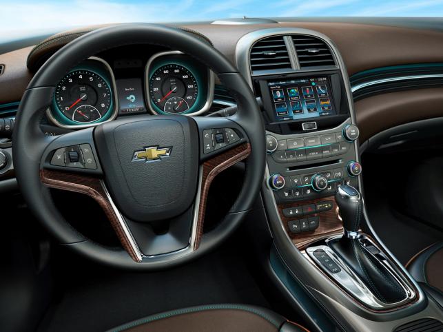 Kierowcy Chevroleta spędzili także dużo czasu za kierownicą testowych Malibu w ruchu ulicznym w Chicago i w Seulu oraz przebyli setki kilometrów po drogach Północnej Karoliny, badając komfort siedzenia i inne aspekty ważne podczas długiej podróży