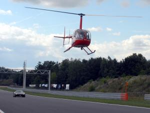 Co jest szybsze - ferrari czy helikopter?