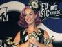 Katy Perry z trzema statuetka MTV