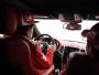 Fernando Alonso i Felipe Massa z zespołu Ferrari będą podróżować specjalnie dla nich przygotowanymi jeepami grand cherokee SRT8 w kolorze czerwonym Rosso Corsa...