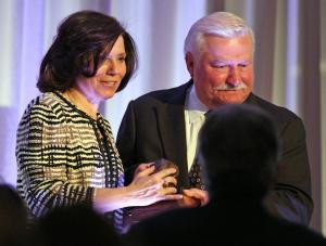 Lech Wałęsa odbiera nagrodę w USA