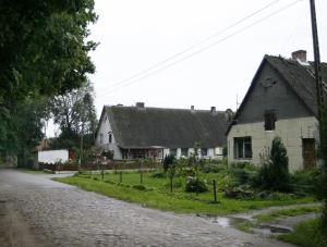Mieszkańcy liczą, że wieś się wzbogaci dzięki płynącym do niej dolarom