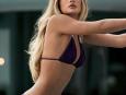 Hawajska modelka Tori Praver wystąpiła w zmysłowej sesji dla marki SiSi Swimwear