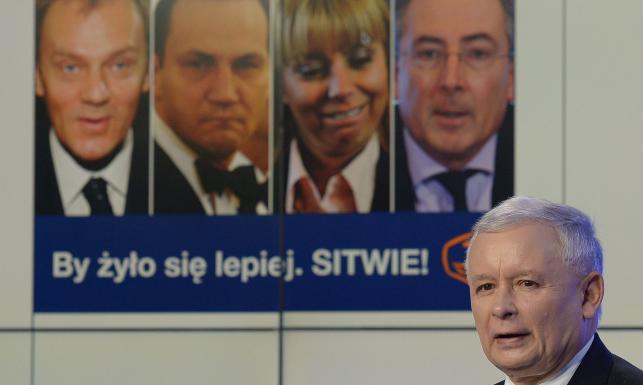 Jarosław Kaczyński prezentuje nowy plakat PiS