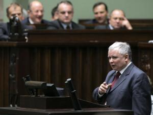 Jarosław Kaczyński chce od Sejmu przeprosin dla brata