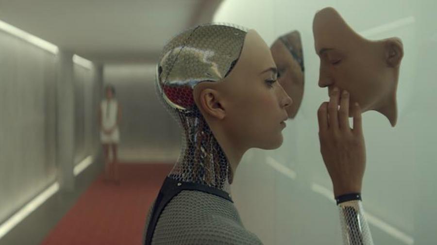 8. "Ex Machina" (reż. Alex Garland)
