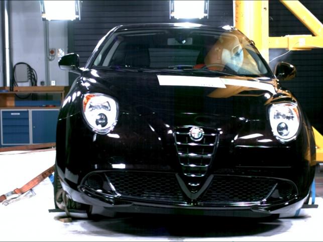 Alfa Romeo MiTo - ochrona dorosłych pasażerów: 5 gwiazdek
