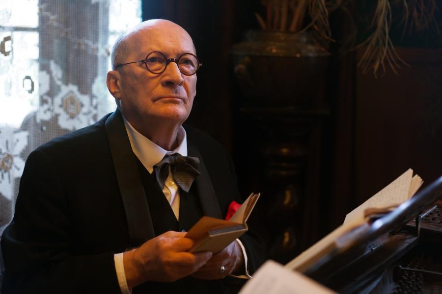 Wojciech Pszoniak w filmie "Excentrycy, czyli po słonecznej stronie ulicy"