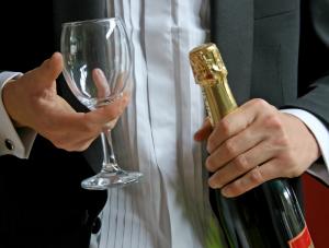 Rocznicowa impreza Lecha Wałęsy -wykwintne menu, dobre wina i goście