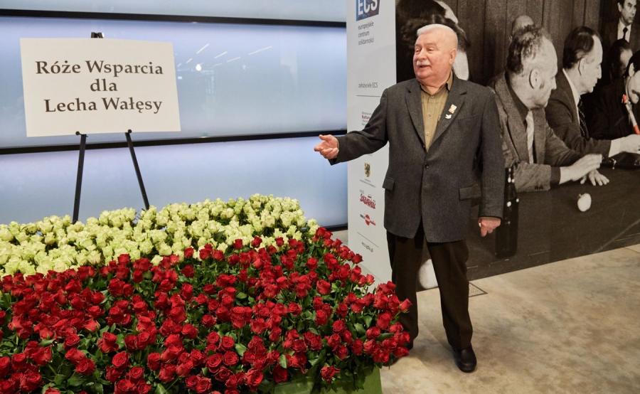 Róże wsparcia dla Lecha Wałęsy
